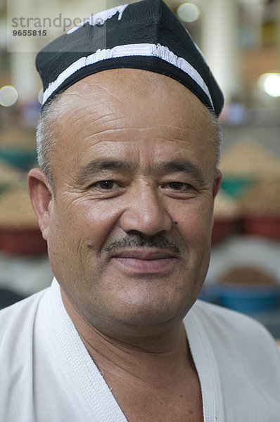 Tadschikischer Mann  Porträt  Khojand  Tadschikistan  Zentralasien  Asien