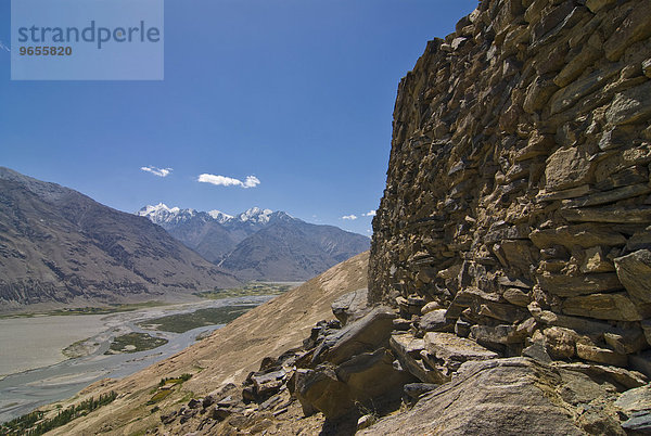 Alte Burg im Gebirge  bei Langar  Wakhan Korridor  Tadschikistan  Zentralasien  Asien
