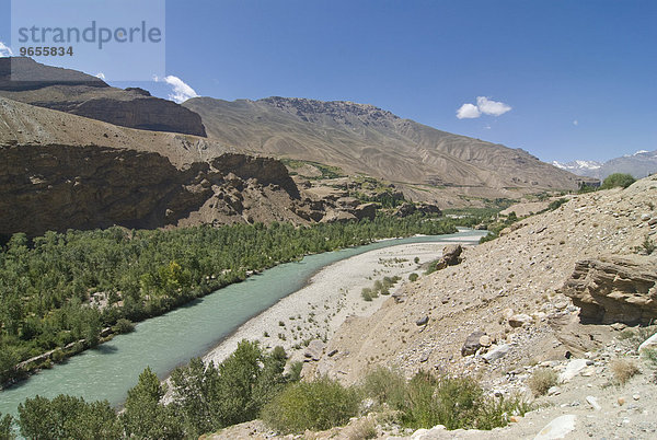 Gunt Fluss fließt durch Shok Dara Tal  Pamirgebirge  Tadschikistan  Zentralasien  Asien