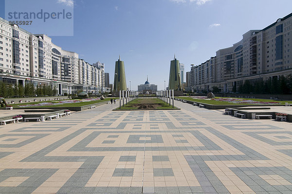 Moderne Architektur am Bajterek-Turm  Astana  Kasachstan  Zentralasien  Asien