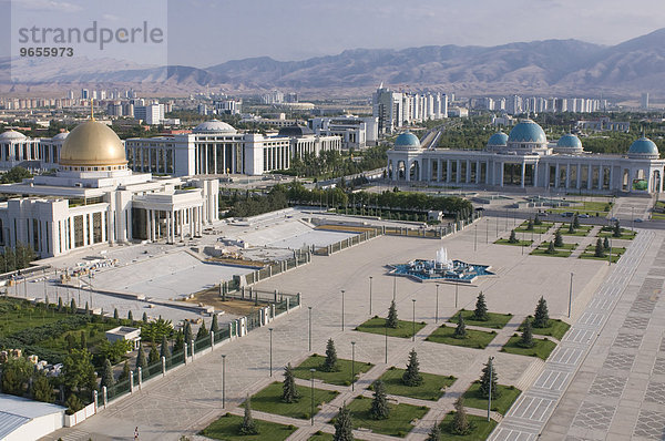 Palast mit Kuppel  Aschgabat  Turkmenistan  Zentralasien  Asien