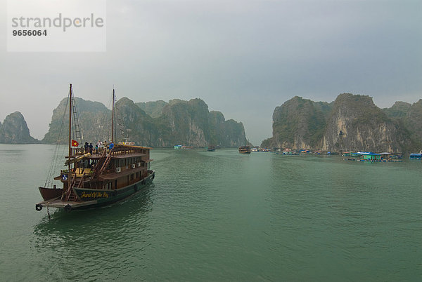 Boot  Halong Bucht  Vietnam  Asien