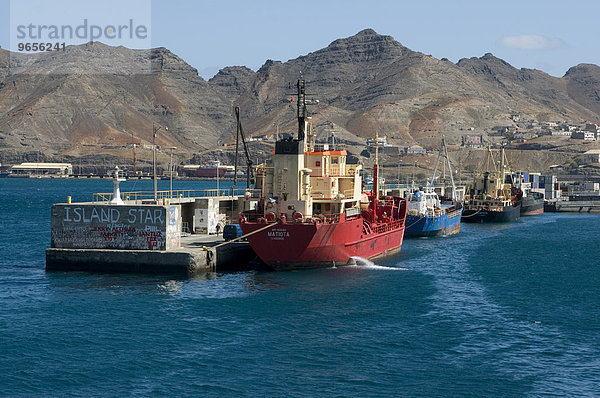 Frachtschiffe im Hafen  San Vincente  Mindelo  Kap Verde  Afrika