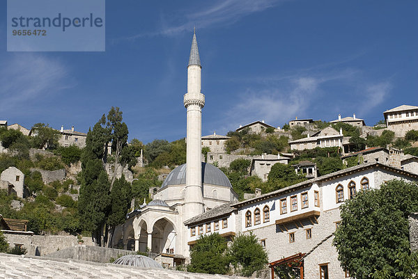 Stadtansicht mit Minarett einer Moschee  Pocitelj  Bosnien  Europa