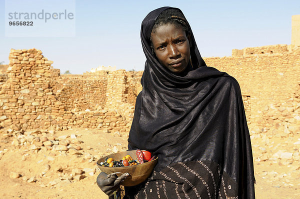 Verschleiertes muslimisches Mädchen  Mauretanien  nordwestliches Afrika  Afrika