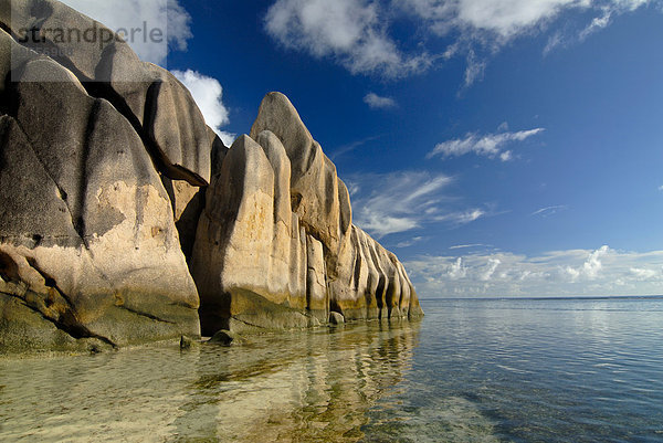 Granitfelsen am Source d'Argent Strand in La Digue  Seychellen  Afrika