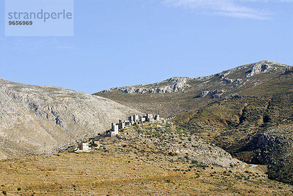 Das mittelalterliche Dorf Vathi mit seinen Wehrtürmen im Mani  Peleponnes  Griechenland  Europa