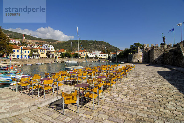 Der Hafen von Nafpaktos auf dem griechischen Festland  Griechenland  Europa