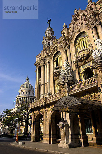 Theater vor dem Kapitol  Havanna  Kuba  Karibik  Nordamerika