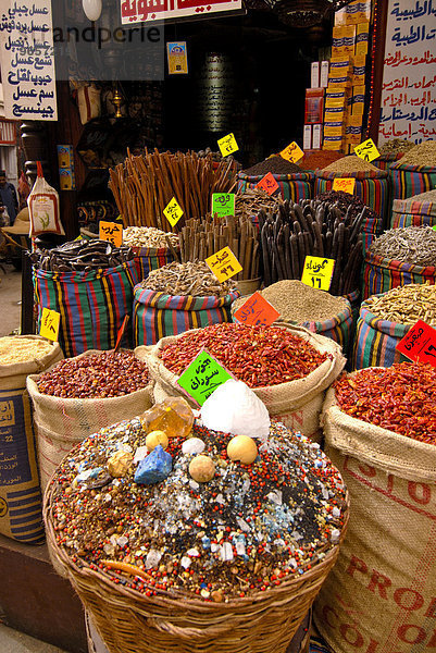 Bunte Säcke im Bazar von Kairo  Ägypten  Afrika