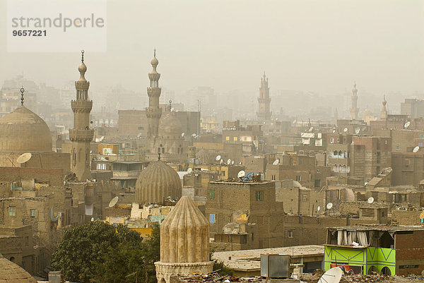 Die Altstadt von Kairo im Smog  Ägypten  Afrika