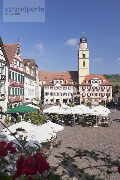 Marktplatz mit Zwillingshäusern und Münster St. Johannes Baptist  Bad Mergentheim  Baden-Württemberg  Deutschland  Europa