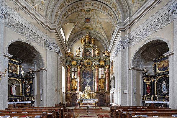 Hochaltar und Seitenaltäre  Pfarrkirche Lockenhaus  Mittelburgenland  Burgenland  Österreich  Europa