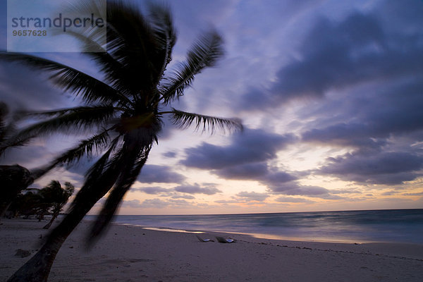 Morgenstimmung am Strand  Tulum  Quintana Roo  Mexiko  Nordamerika