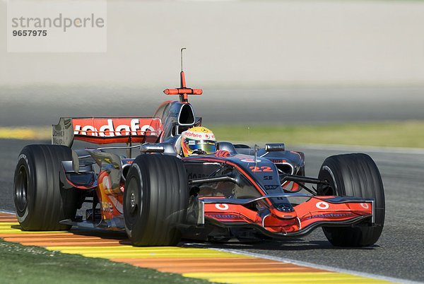 Lewis HAMILTON  Großbritannien  im McLaren MP4-23 bei Formel 1 Testfahrten auf dem Circuit Ricardo Tormo bei Valencia  Spanien  Europa