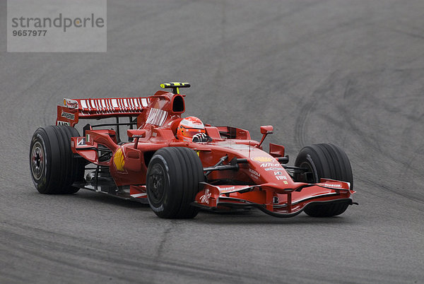 Michael SCHUMACHER testet den Ferrari F2008  Formel 1 Tests auf dem Circuit de Catalunya bei Barcelona  Spanien  Europa
