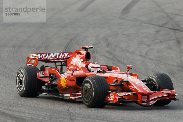 Kimi RAEIKKOENEN  Finnland  im Ferrari F2008 Boliden während Formel 1 Testfahrten auf dem Circuit De Catalunya bei Barcelona  Spanien  Europa