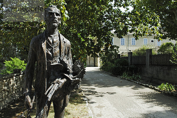 Statue von Vincent van Gogh  Kloster St. Paul de Mausole  St. Rémy de Provence  Provence  Frankreich  Europa