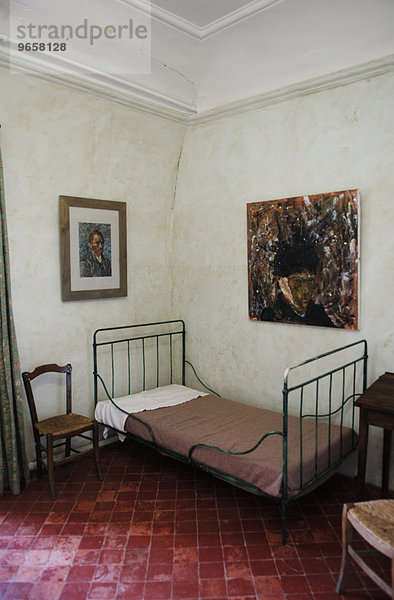 Vincent van Goghs Zimmer  Rekonstruktion  Anstalt St. Paul de Mausole am Rande von St. Rémy de Provence  Provence  Frankreich  Europa