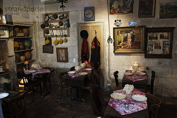 Kleines Restaurant in St. Rémy de Provence  Provence  Frankreich  Europa