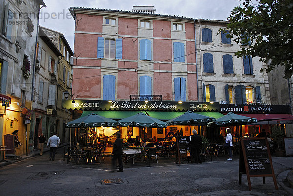 Restaurants am Place Du Forum in Arles  Provence  Frankreich  Europa