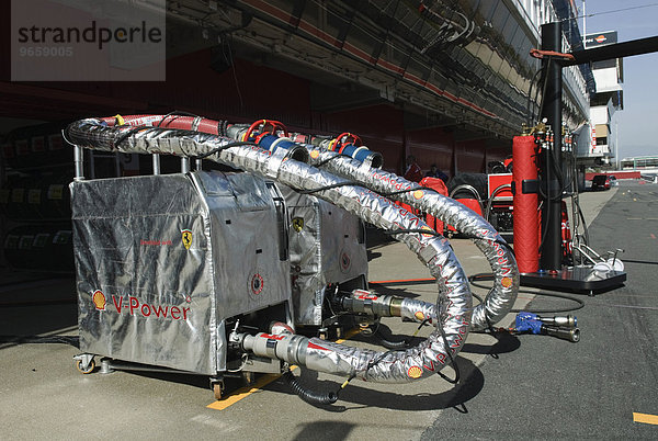 Tankanlage bei Formel 1 Testfahrten auf dem Circuit de Catalunya bei Barcelona  Spanien  Europa