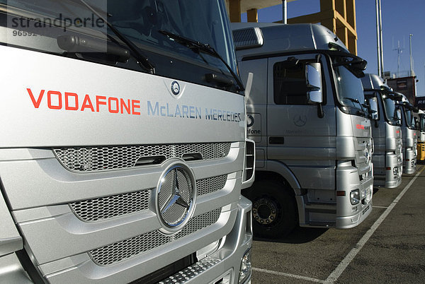 Trucks des McLaren Teams bei Formel 1 Testfahrten in Valencia  Spanien  Europa