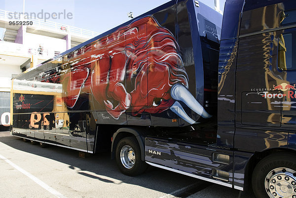 Truck des Toro Rosso Teams bei Formel 1 Testfahrten in Valencia  Spanien  Europa