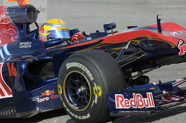 Sebastien BUEMI  SUI  im Toro Rosso STR5 Boliden während Formel 1 Tests auf dem Circuito de Catalunya  Spanien  Europa