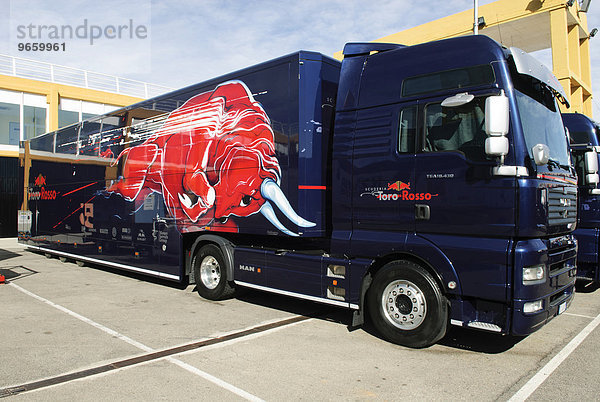 Scuderia Toro Rosso Formel 1 Team Truck im Paddock des Circuit Ricardo Tormo bei Valencia  Spanien  Europa