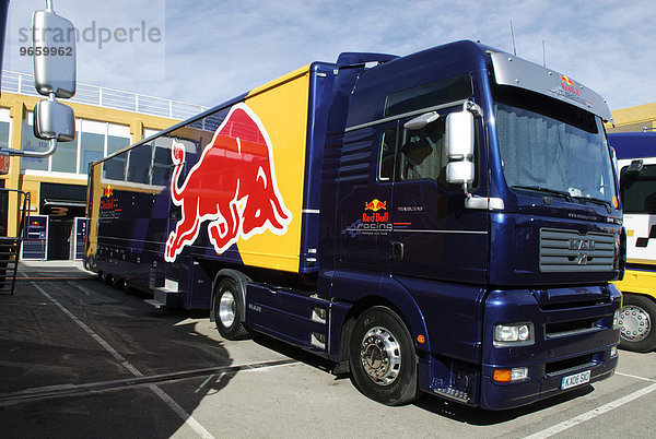 Red Bull Racing Formel 1 Team Truck im Paddock des Circuit Ricardo Tormo bei Valencia  Spanien  Europa