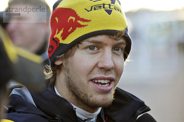 Sebastian Vettel  GER  bei der Präsentation des Red Bull RB7 auf dem Circuit Ricardo Tormo in Valencia  Spanien  Europa
