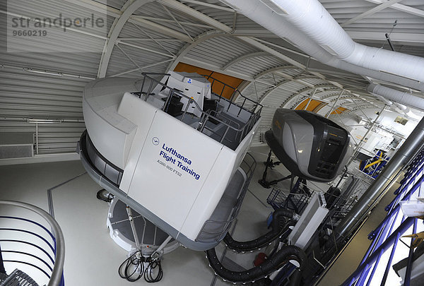 Der Flugsimulator des Airbus A-380 im Lufthansa Flight Training Center am Flughafen Frankfurt  Hessen  Deutschland  Europa