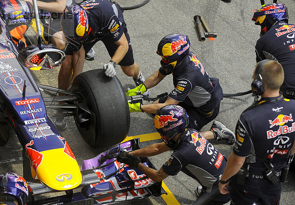 Boxenstopp mit Radwechsel bei Red Bull beim Großen Preis der Formel 1 von Spanien  auf dem Circuit de Catalunya  Montmeló  Katalonien  Spanien  Europa