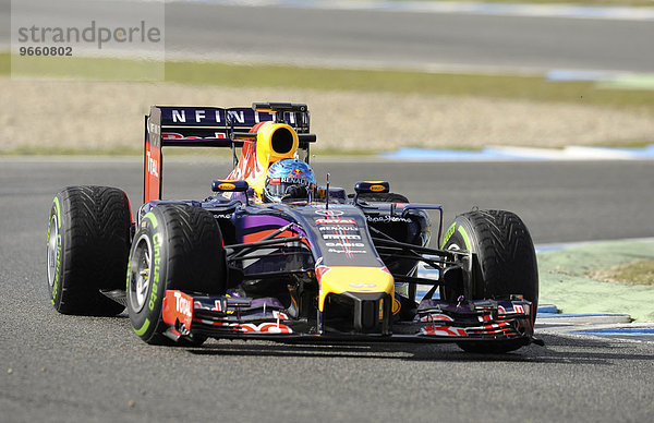 Sebastian Vettel im Red Bull RB10  Formel-1-Wintertest auf dem Circuito de Velocidad  Jerez de La Frontera  Andalusien  Spanien  Europa