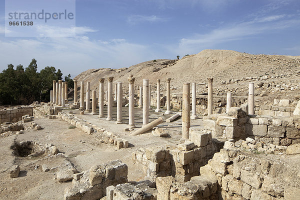Byzantinische Basilika  Ruinenstätte Pella  auch Tabaqat Fahl  Wadi Jirm el Moz  Jordantal  bei Irbid  Jordanien  Asien