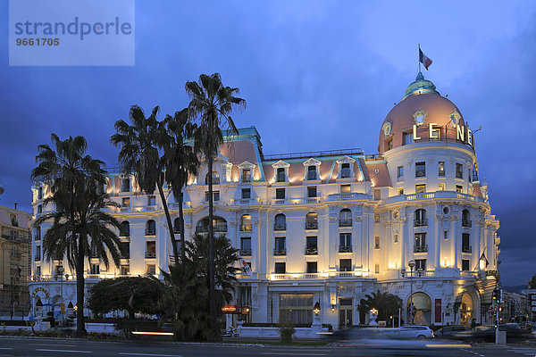 Hotel Le Negresco an der Promenade des Anglais am Abend  Nizza  Alpes-Maritimes  Côte d'Azur  Frankreich  Europa