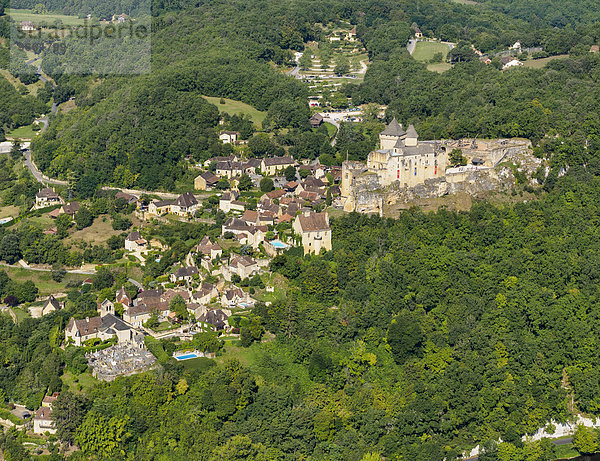 Luftbild  Burg und Dorf  Castelnaud-la-Chapelle  Périgord  Département Dordogne  Region Aquitanien  Südfrankreich  Frankreich  Europa