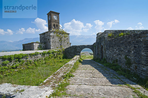 Glockenturm der Burg Gjirokastra  UNESCO Weltkulturerbe  Gjirokastra  Albanien  Europa