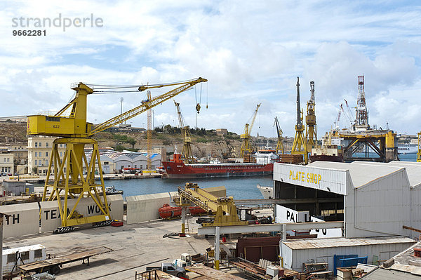 Hafen  viele Kräne  Senglea  Malta  Europa