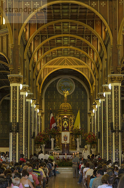Heilige Messe in Basilika Nuestra Señora de los Ángeles  Cartago  Costa Rica  Nordamerika