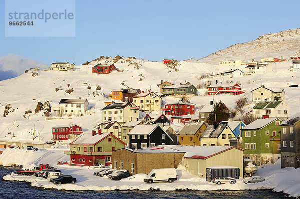 Schneebedeckte Siedlung  Honningsvag  Mageroya  Nordkapp  Finnmark  Norwegen  Europa