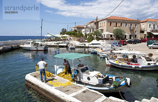 Fischerboote im Hafen  Agios Nikolaos  Mani-Halbinsel  Peloponnes  Griechenland  Europa