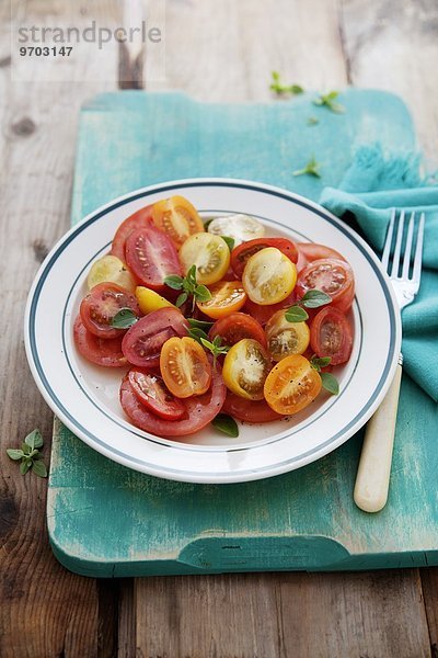 Dreierlei Tomatensalat mit Basilikum