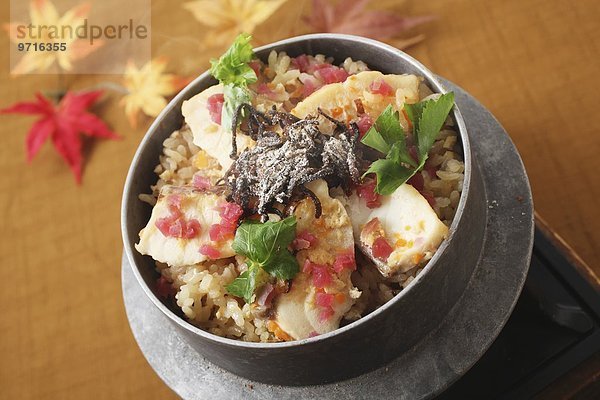 Kamameshi (traditionelles Reisgericht aus Japan)