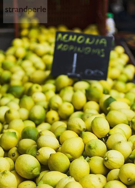 Viele Zitronen auf dem Markt