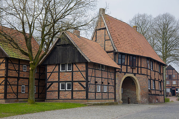 Hunnenpforte  das ehemalige Torhaus zum Stift Asbeck  Legden  Asbeck  Münsterland  Nordrhein-Westfalen  Deutschland  Europa