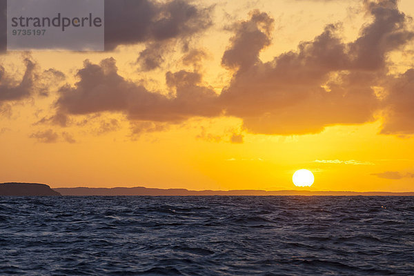 Sonnenuntergang über Guadeloupe  Grande Terre  Guadeloupe  Nordamerika