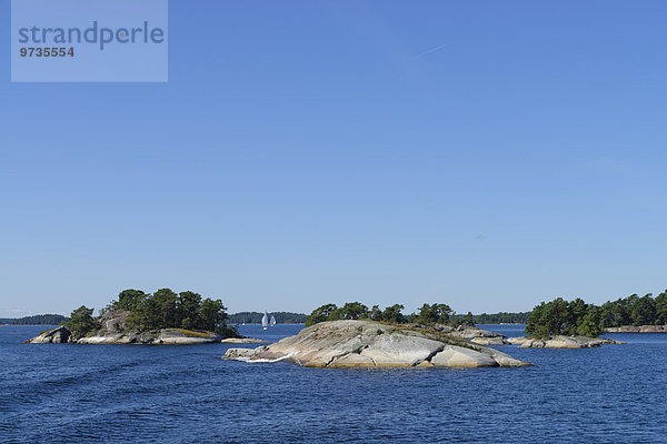 Felsen  Felsenbuckel in der Ostsee mit kleinen Schäreninseln  Österaker  Schärengarten  Schäreninseln  Schweden  Europa