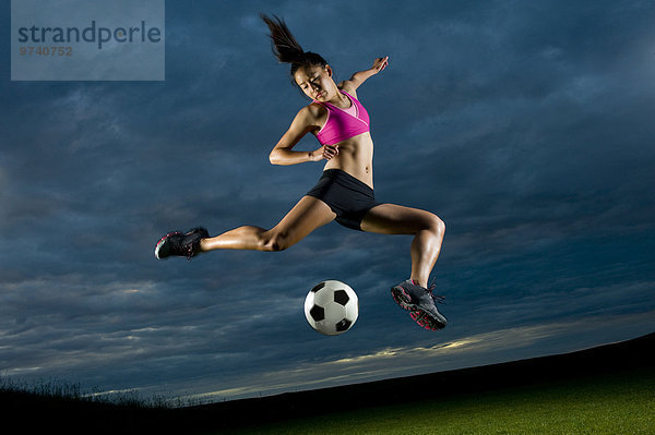 Frau Nacht Fußball japanisch spielen